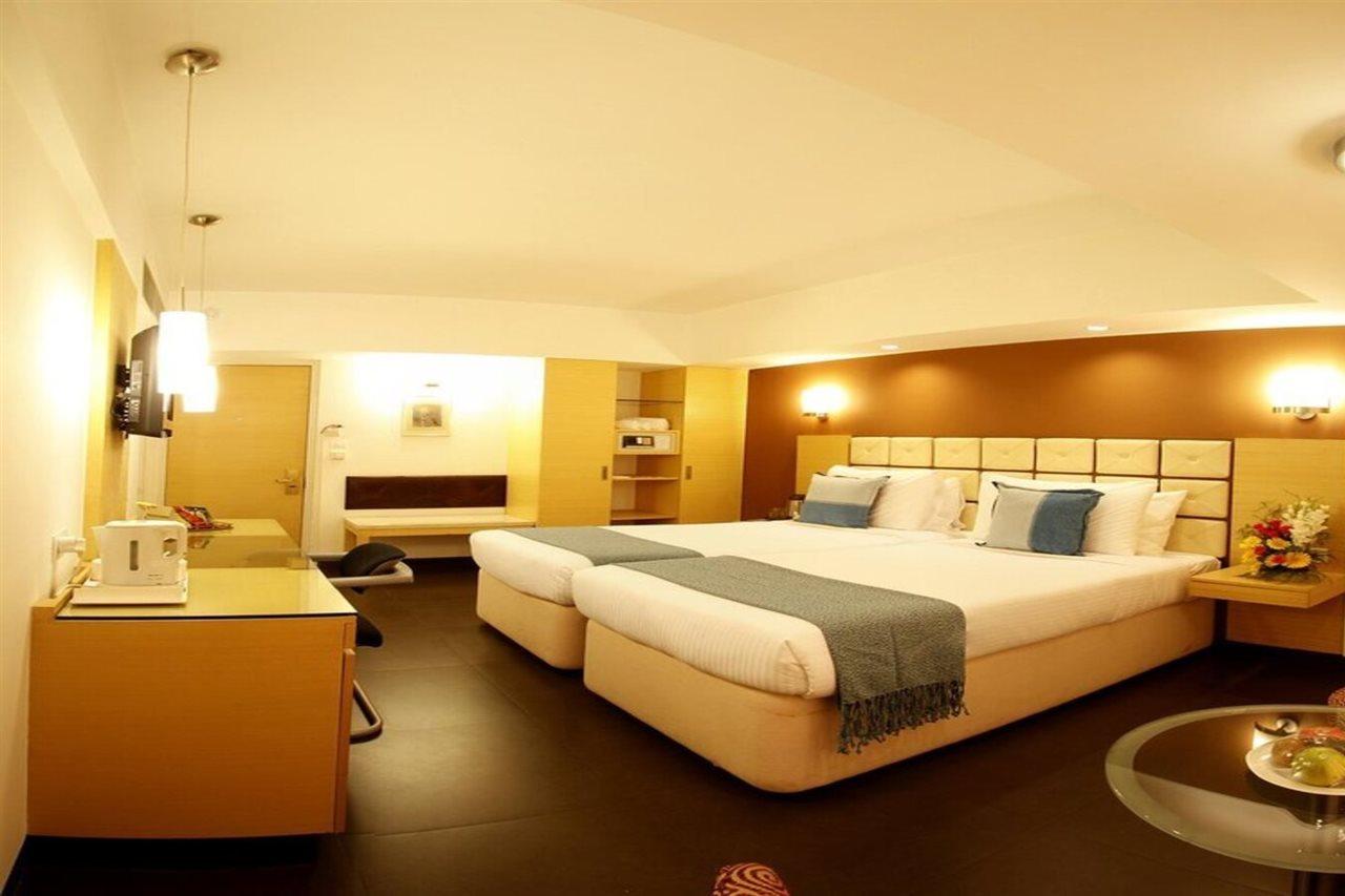 Hotel Sagar Plaza City Centre Pune Esterno foto