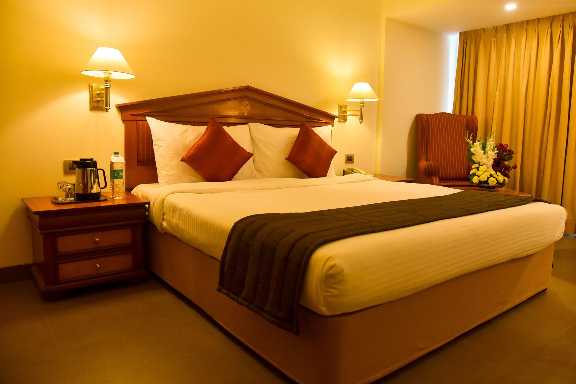 Hotel Sagar Plaza City Centre Pune Esterno foto