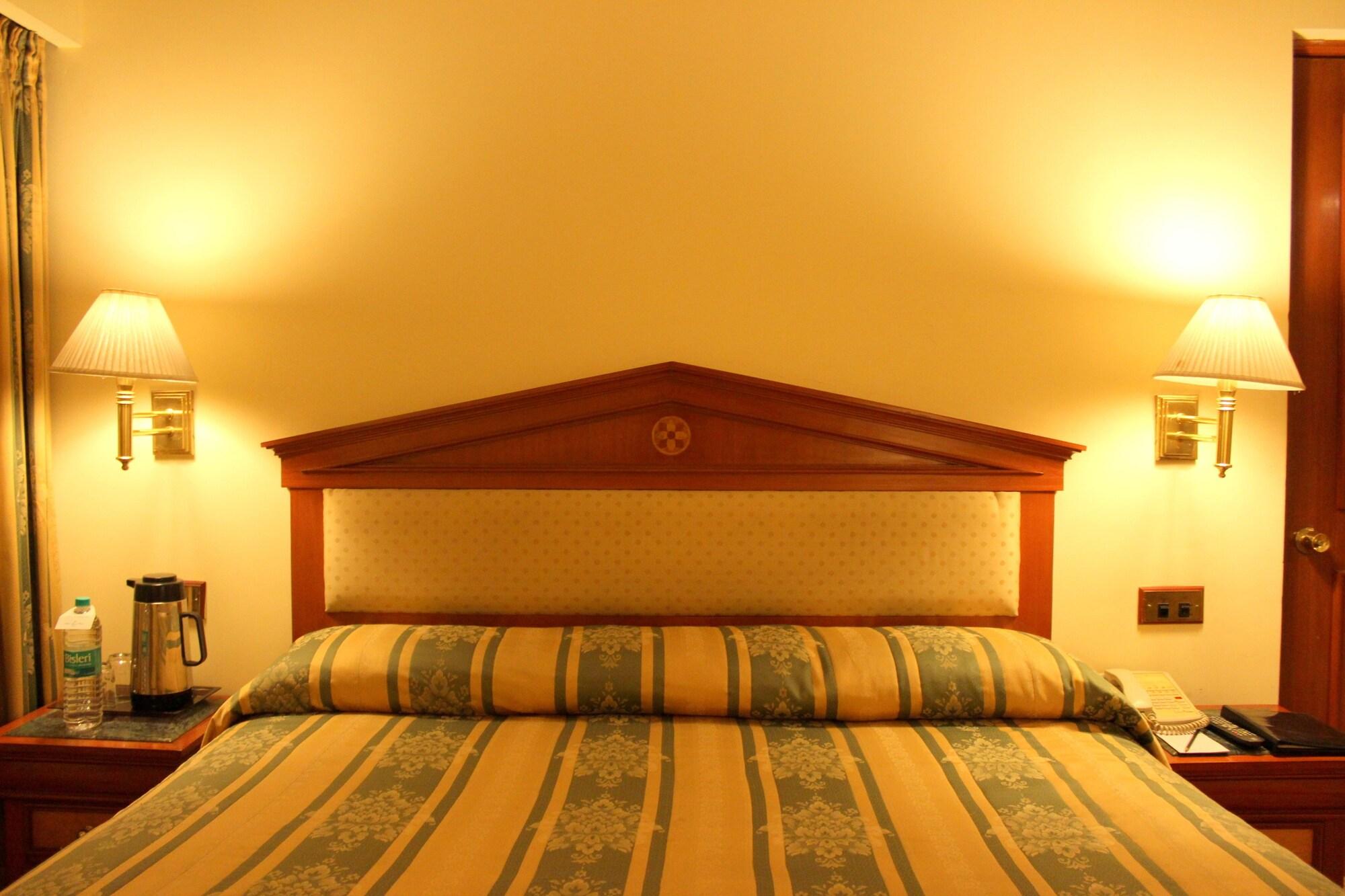 Hotel Sagar Plaza City Centre Pune Esterno foto