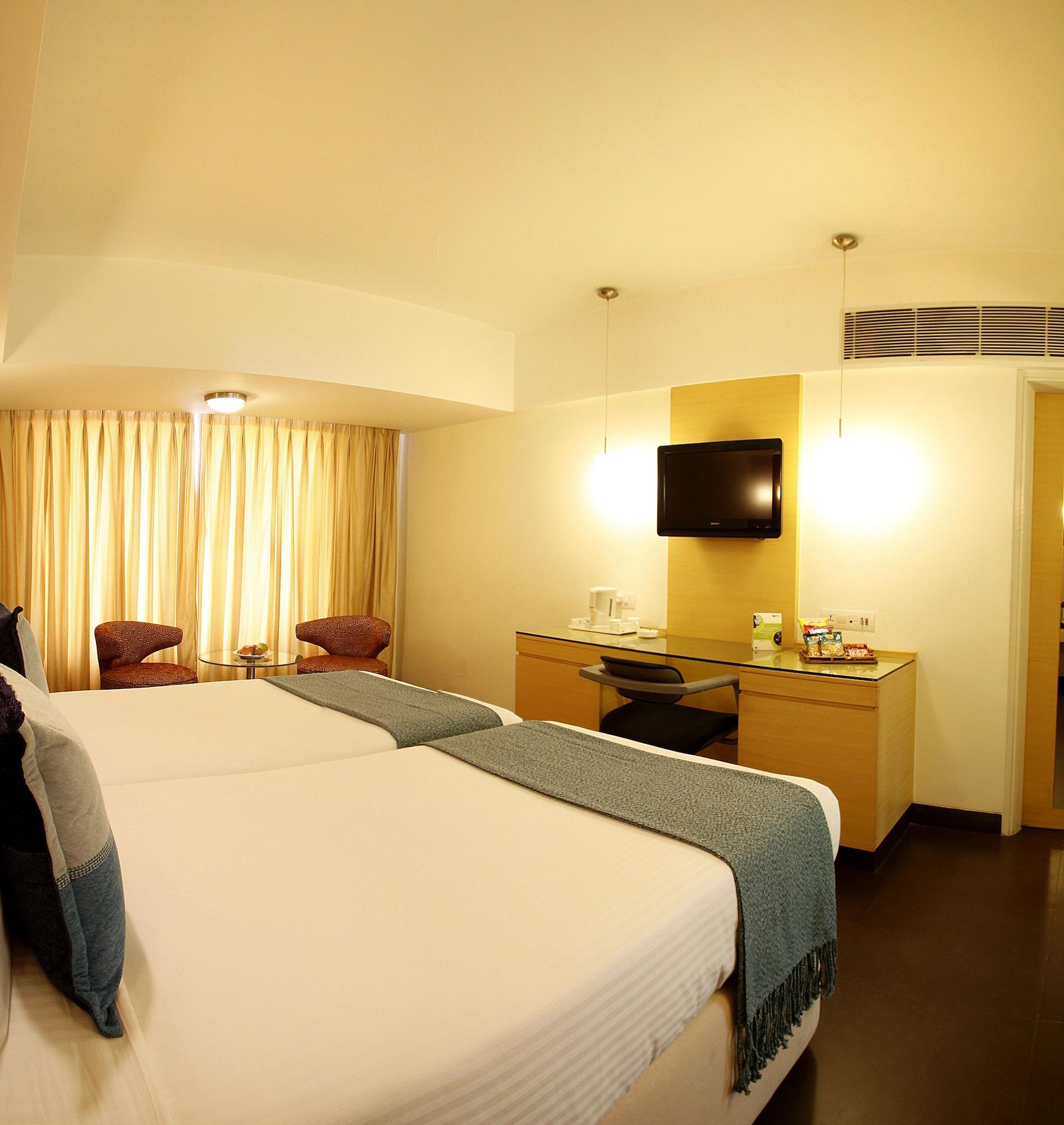 Hotel Sagar Plaza City Centre Pune Esterno foto