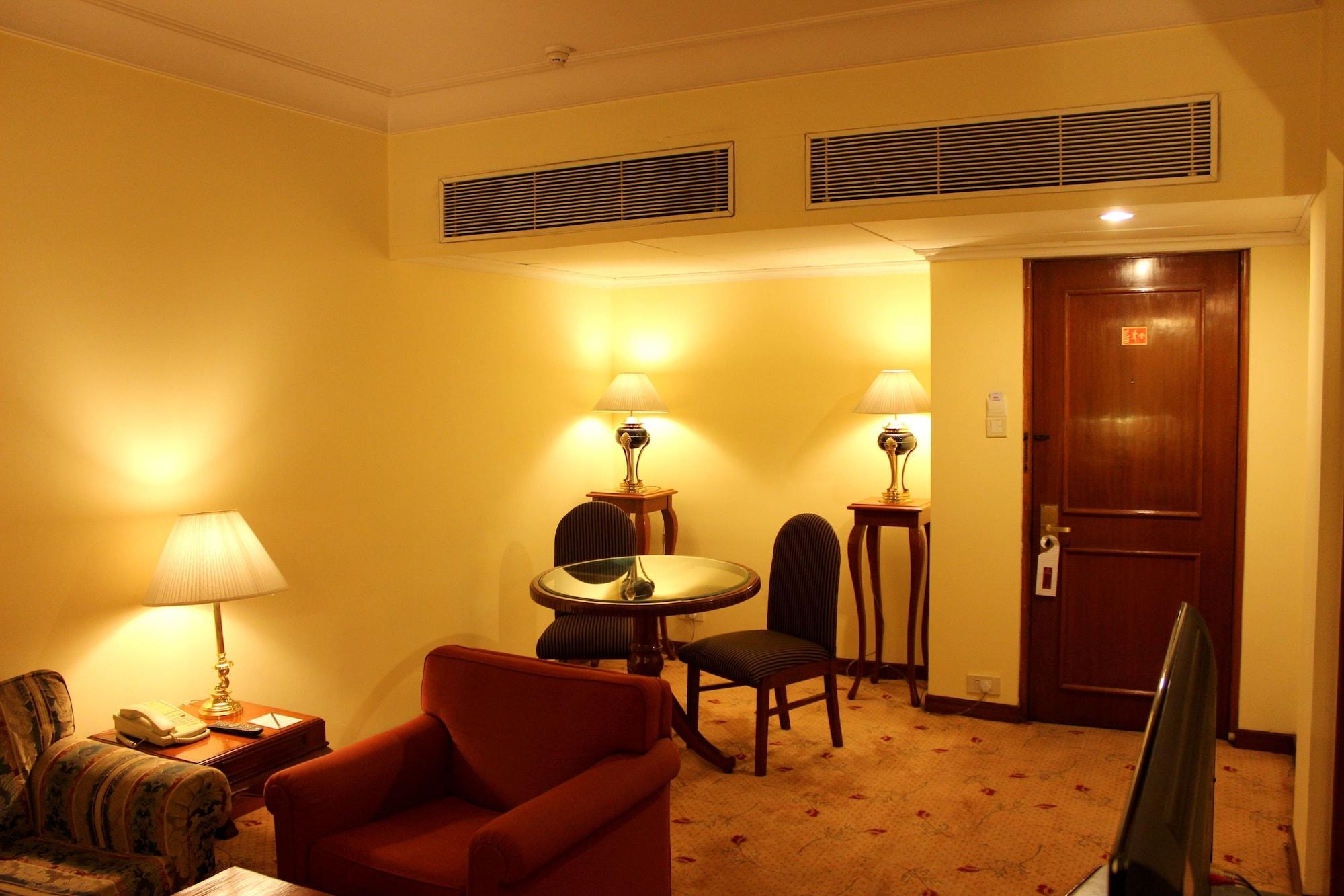 Hotel Sagar Plaza City Centre Pune Esterno foto