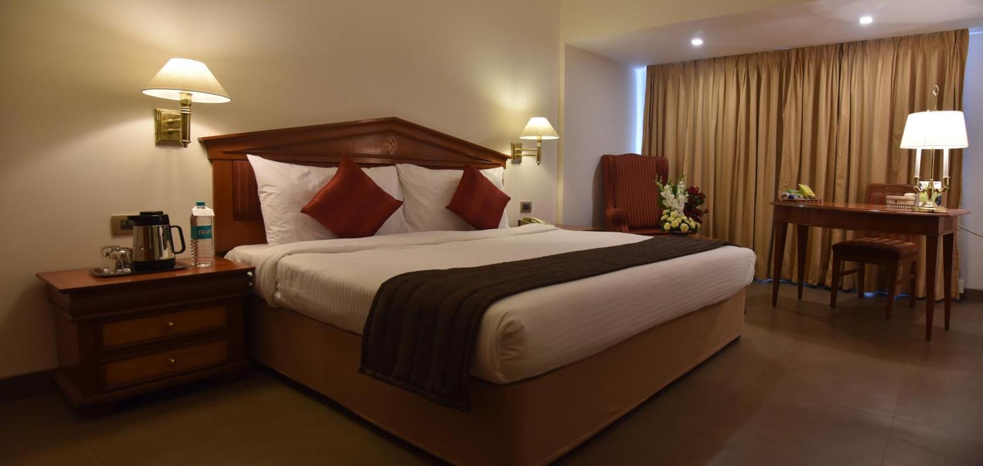 Hotel Sagar Plaza City Centre Pune Esterno foto