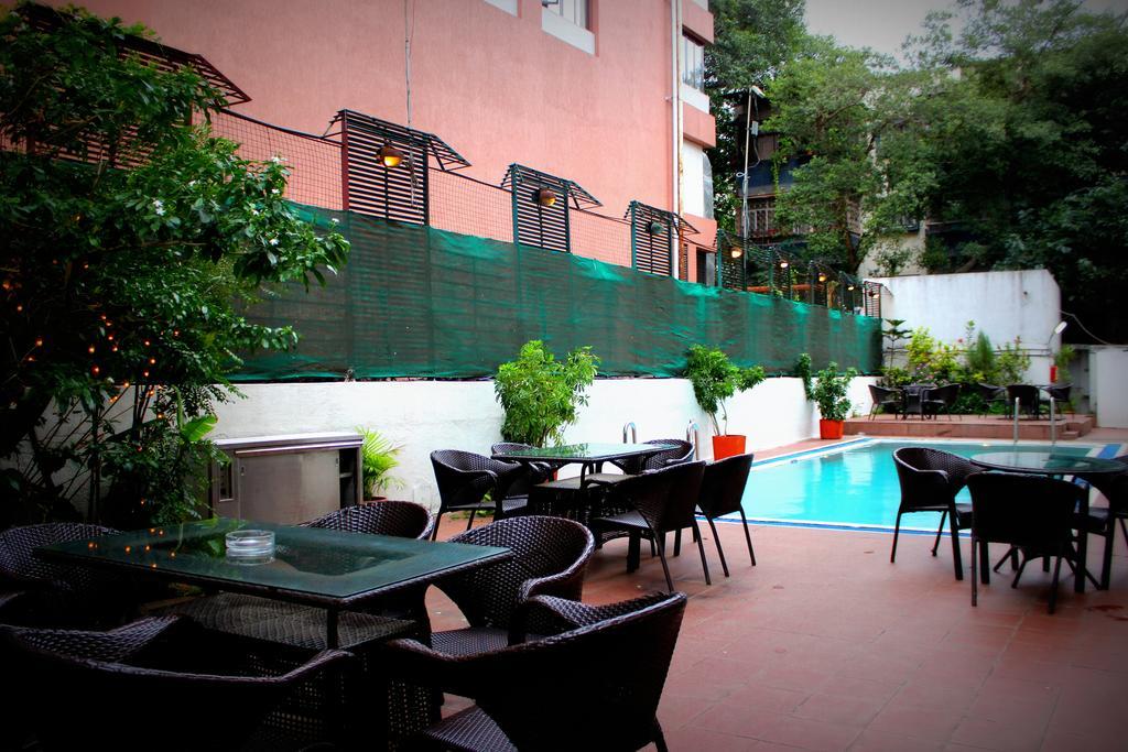 Hotel Sagar Plaza City Centre Pune Esterno foto