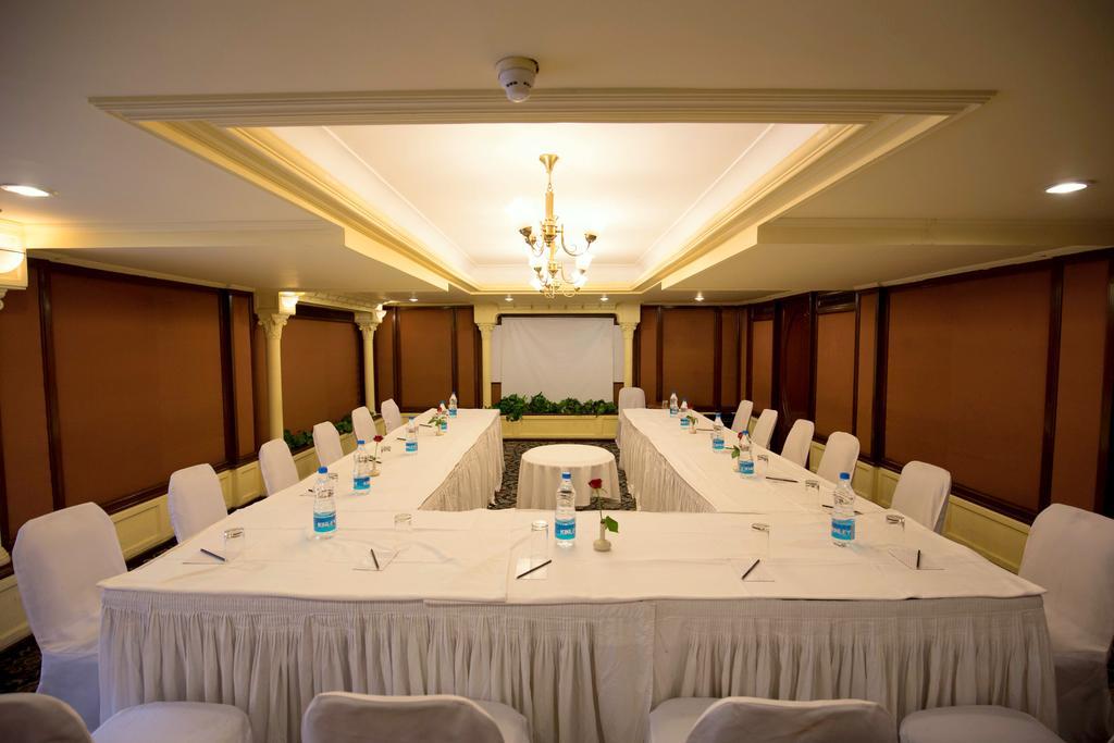 Hotel Sagar Plaza City Centre Pune Esterno foto