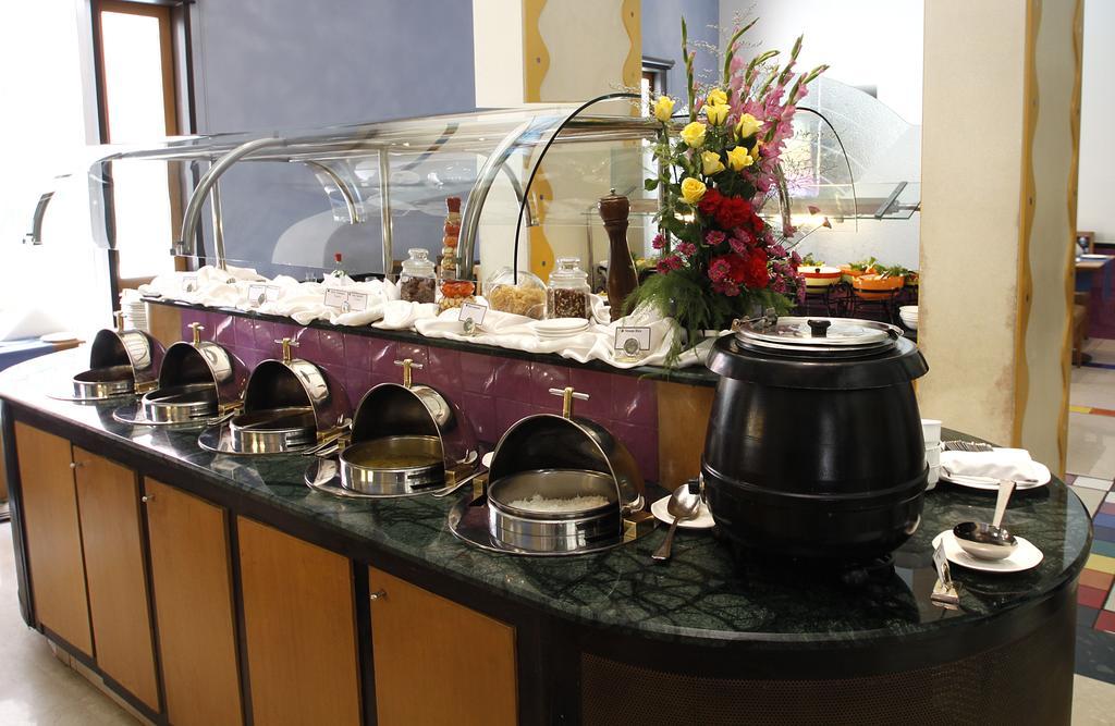 Hotel Sagar Plaza City Centre Pune Esterno foto