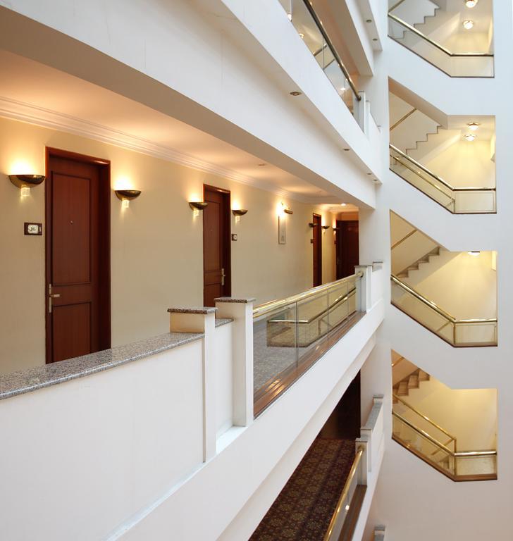 Hotel Sagar Plaza City Centre Pune Esterno foto
